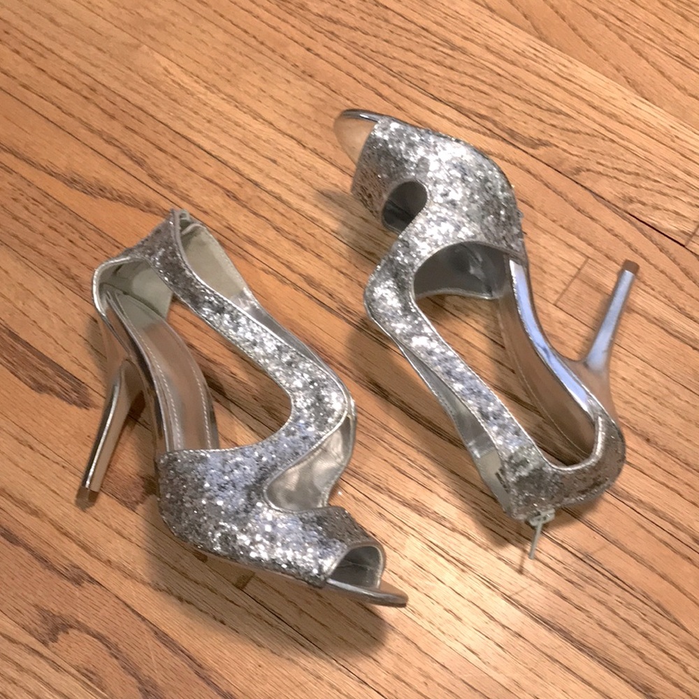 🐝 Genuine Leather Aldo Cut Out Crazed Silver Sparkle Heals